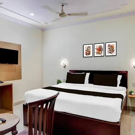 Super Hotel O Heera Palace